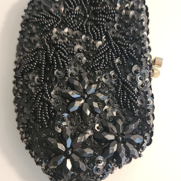 Vintage Handmade in Hong Kong JEM Black Beaded Coin Purse, gold clasp closure. - Picture 2 of 11